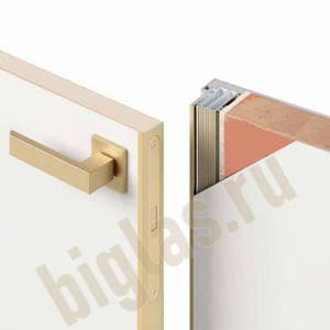 золотая кромка у двери